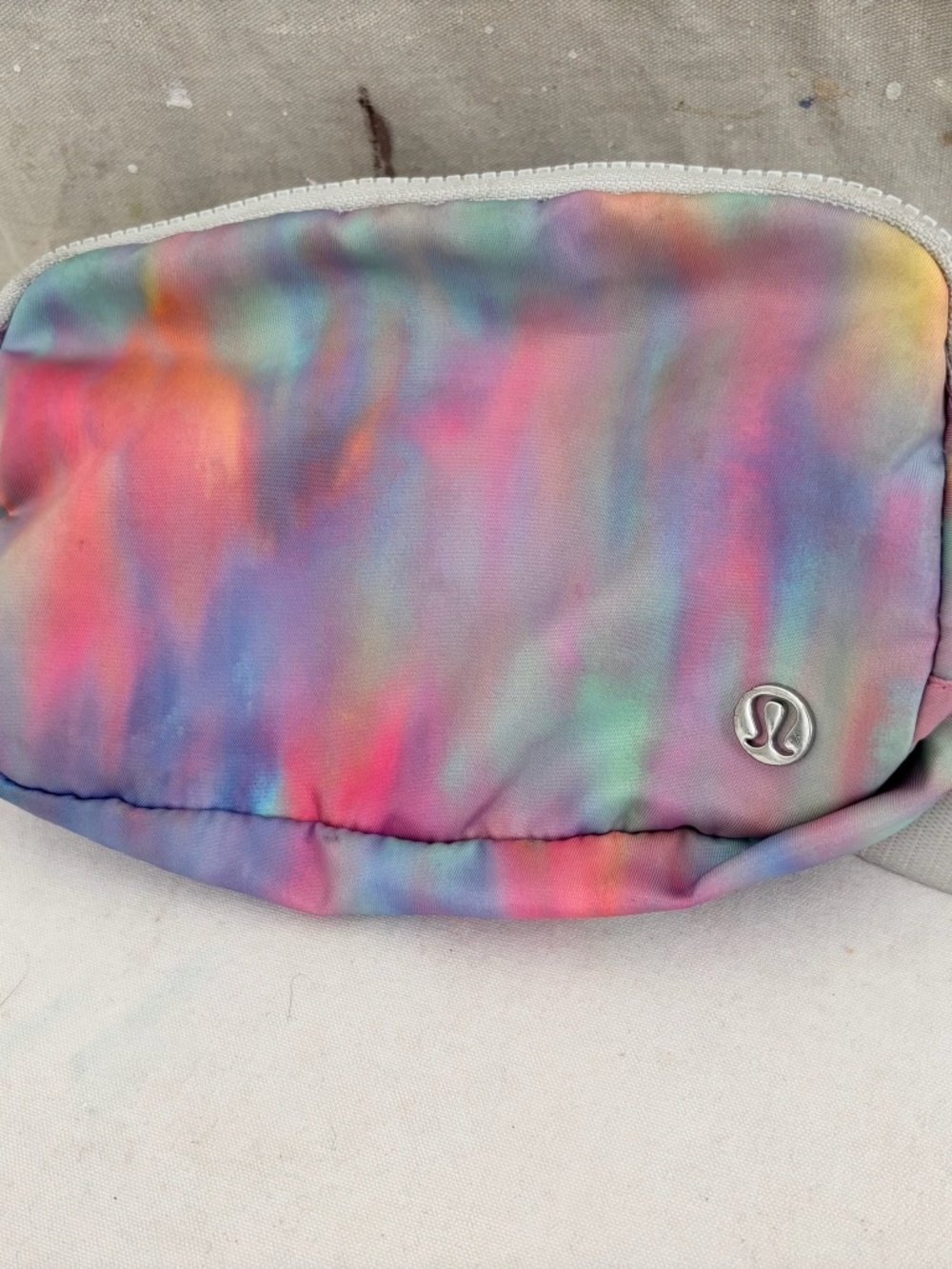 Lululemon Everywhere Belt Bag Prism Wash Print Multi / Vapor Tie Dye Rainbow 1L  - Picture 3 of 6